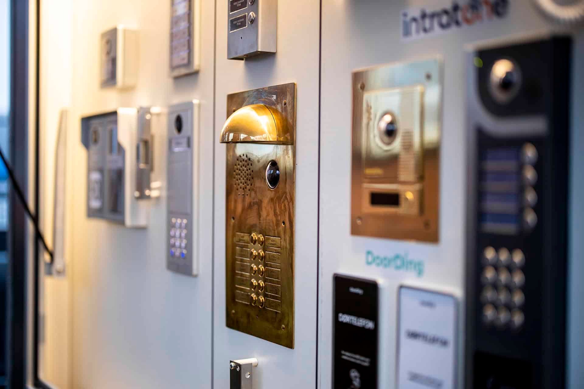 Sådan vælger du den rigtige dørtelefon med kamera til dit hjem