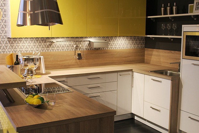 Få mere plads i køkkenet med en smart æblekasse-hylder